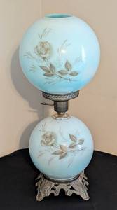 lot 21 image: Beautiful Painted Blue Globe Lamp