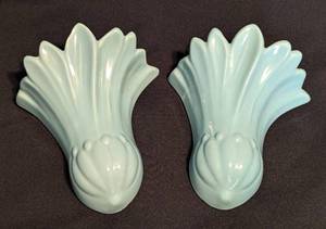 lot 22 image: Pair of Ceramic Haeger Pocket Wall Vases