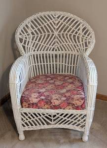 lot 6 image: Vintage White Wicker Armchair