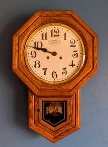 lot 23 image: Vintage New England Wall Clock