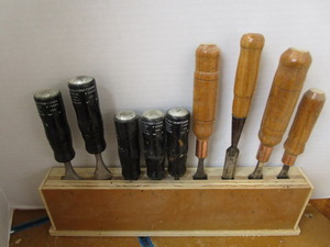 lot 23 image: Wood chisels Buck & Craftsman...