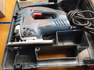 lot 25 image: Bosch saw JS470E...