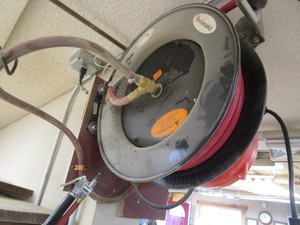 lot 54 image: Mounted reel & air hose, will be of...