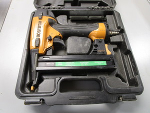 lot 60 image: Bostitch crown stapler SX1838...