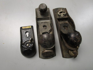 lot 70 image: Stanley planes & parts with No 220...