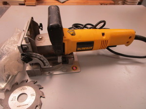 lot 75 image: DeWalt plate joiner DW682...