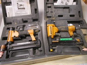 lot 77 image: Bostitch 23ga pin nailer & 18ga bra...