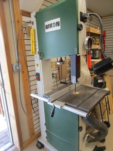 lot 6 image: Rikon band saw Model 10-345, 18,bl...