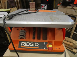 lot 14 image: Ridgid spindle sander EB44241, osci...