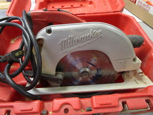 lot 20 image: Milwaukee 7-14 Tilt Lok circular s...
