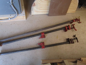 lot 86 image: Pipe clamps, six 1 pipe, three 4-5...