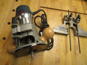 lot 17 image: Bosch 1617ES Router motor with base...