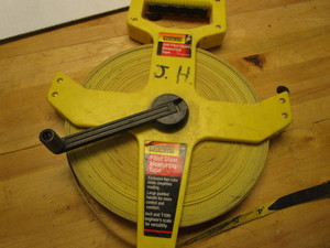 lot 92 image: Empire fiberglass 300ft tape...