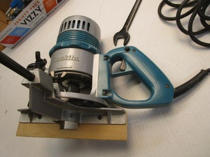 lot 107 image: Makita router 3601B with guide...