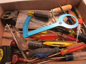 lot 180 image: Screwdrivers, wiring, punches...