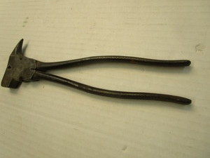 lot 182 image: Fencing pliars...