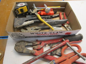 lot 185 image: Bolt cutter, pop riveter, cutters...