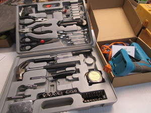 lot 196 image: Girly tool kit, glue guns...
