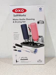 lot 18 image: NEW OXO SOFTWORKS WATER BOTTLE CLEANING & DRYING SET