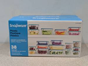 lot 9 image: NEW SNAPWARE PLASTIC STORAGE CONTAINERS 38 - PIECE SET