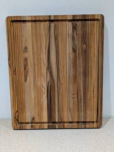 lot 24 image: OVERSIZED WOOD CUTTING BOARD 23 X 19