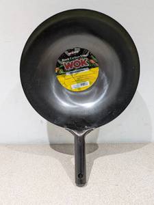 lot 35 image: NEW WINCO BLACK CARBON STEEL WOK ROUND BOTTOM 14 DIAMETER