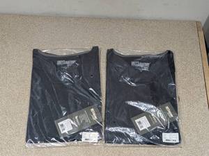 lot 85 image: 2 NEW GREYS ANATOMY PROFESSIONAL WEAR BY BARCO V-NECK TOP MEDIUM