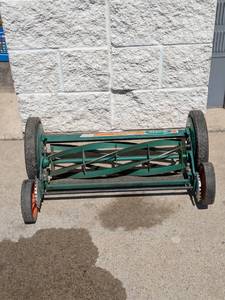 lot 112 image: SCOTTS CLASSIC 20 MOTORLESS LAWNMOWER