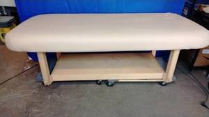 lot 133 image: Earthlite Terra Massage Treatment Table