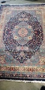 lot 135 image: Beautiful Area Rug