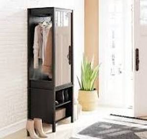 lot 123 image: Wimberly Wardrobe