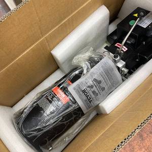 lot 176 image: Car Lift Hydraulic Power Unit Auto Lifts Hydraulic Pump Automotive for 2 and 4 Post Lift Auto Hoist 110-Volt 2.64 Gal.