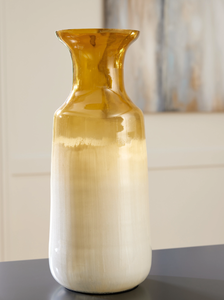 lot 279 image: Ashley Wynburg Vase A2000724