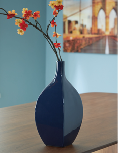 lot 298 image: Ashley Abtinson Ceramic Vase A2900032