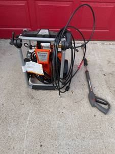 Husqvarna PW 2000 Pressure Washer with Wand