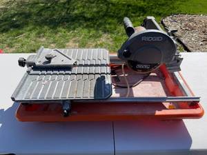 lot 12 image: Used RIDGID R4030 7-Inch Wet Tile Saw