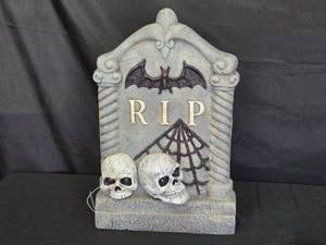 lot 22 image: Halloween Tombstone Decoration with Skulls and Bat Design