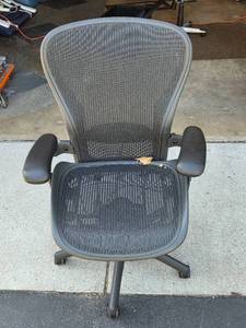 lot 29A image: Ergonomic Mesh Office Chair with Adjustable Armrests