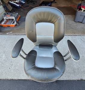 lot 30A image: Used Black and Grey Office Chair with Armrests