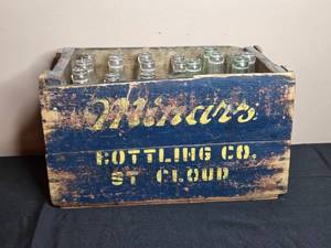 lot 52 image: Vintage Millars Bottling Co Wooden Crate with Glass Bottles