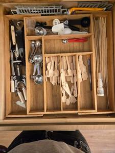 lot 64 image: Comprehensive Kitchen Utensil Drawer Set with Bamboo Organizer
