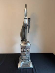 lot 92 image: Used Shark Navigator Lift-Away Deluxe Vacuum Cleaner Model UV440