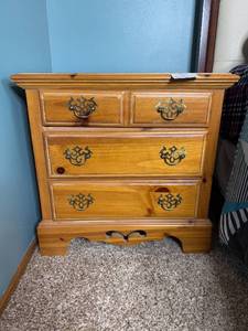 lot 101 image: Solid Pine 4-Drawer Chest with Brass Handles