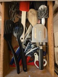 lot 106 image: Assorted Kitchen Utensils Collection