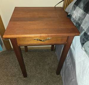 lot 120 image: Mahogany Finish Bedside Table with Drawer