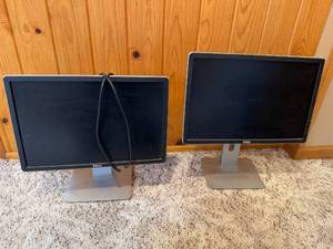 lot 150 image: Pair of Dell 22 LCD Monitors with Adjustable Stands