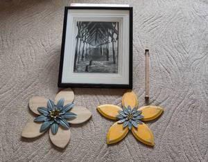 lot 192 image: Wall Flower Decor and Wooden Bench Set