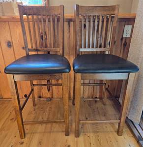 lot 196 image: Set of 4 Wooden Bar Stools with Black Cushions