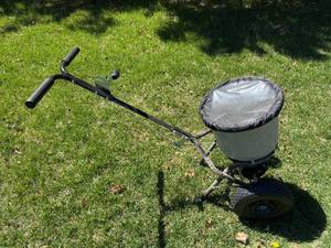 lot 241 image: Yard Commander Lawn and Garden Spreader