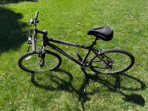 lot 245 image: Haro V1 Series Mountain Bike with Black Frame